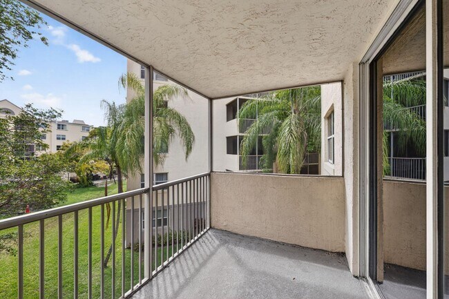 Building Photo - 8363 Lake Dr