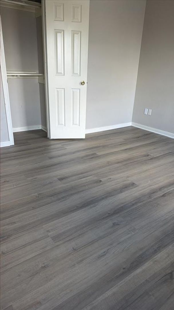 Building Photo - Duplex For Lease