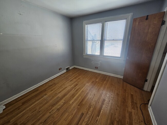 Building Photo - 902 Jeannette St