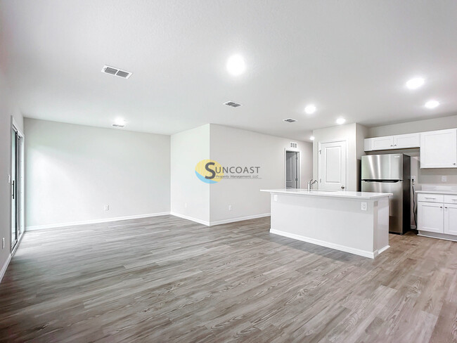 Building Photo - 8 Wellwood Ln