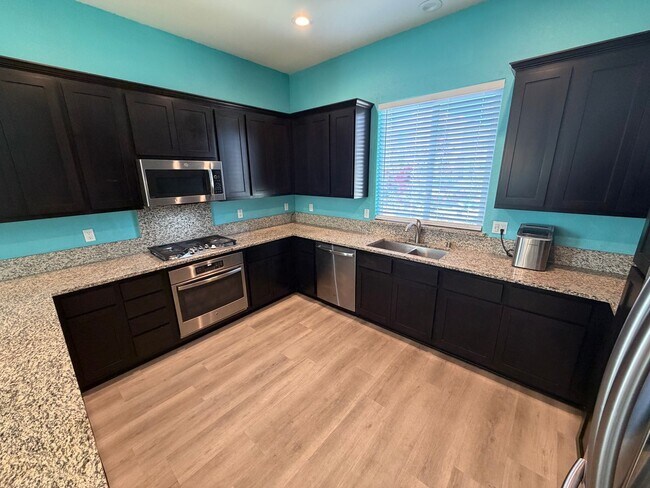 Building Photo - 3 Bedroom | 2.5 Bathroom | Single Family Home