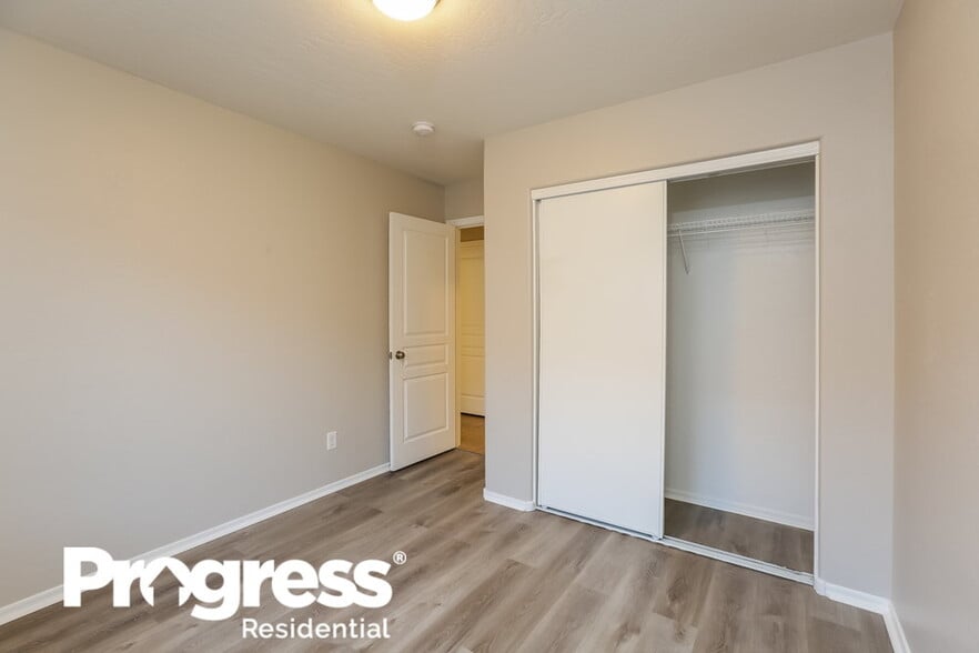 Building Photo - 10974 W Manzanita Dr