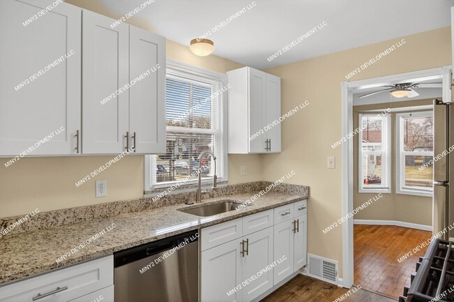 Building Photo - Charming 3-bedroom Bungalow with Brand-New Kitchen in Warren!