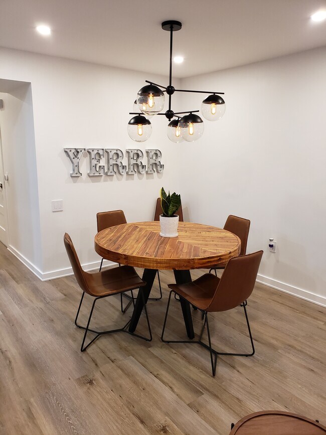 Building Photo - 15 E 117th St