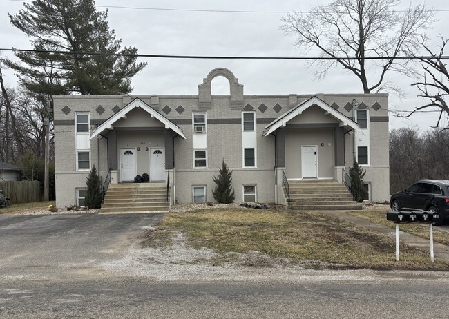 Building Photo - 240 W School St