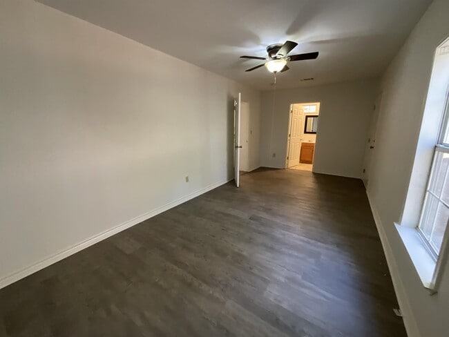 Building Photo - 2210 TX-31