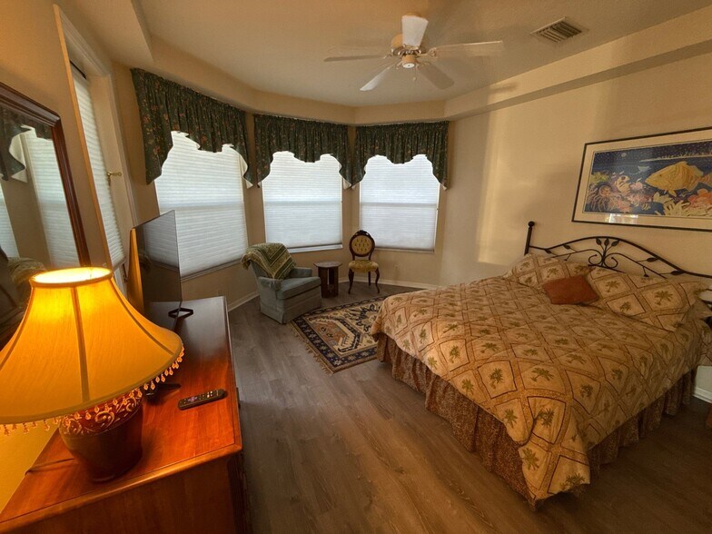 Building Photo - 30 W Doerr Path