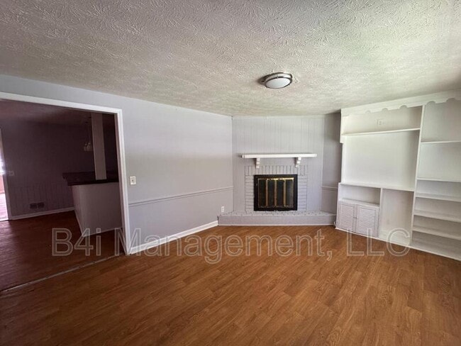 Building Photo - 6331 Garnet Dr