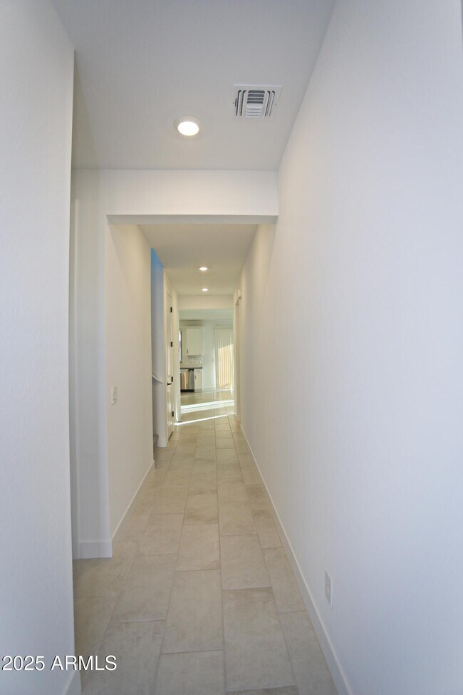 Building Photo - 773 W Lark Dr