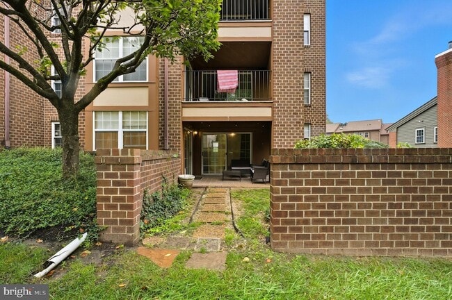 Building Photo - 2211 Woodbox Lane Unit A
