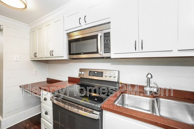 Building Photo - 251 Meeting St