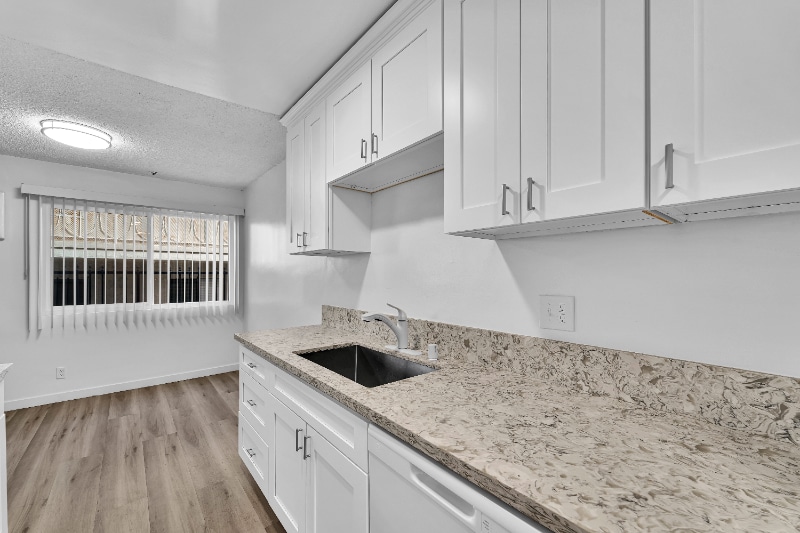 Building Photo - 1009 N Edinburgh Ave