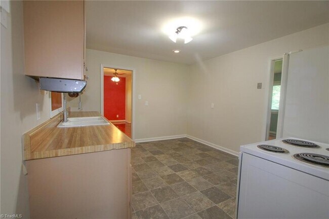 Building Photo - 9078 W Market St