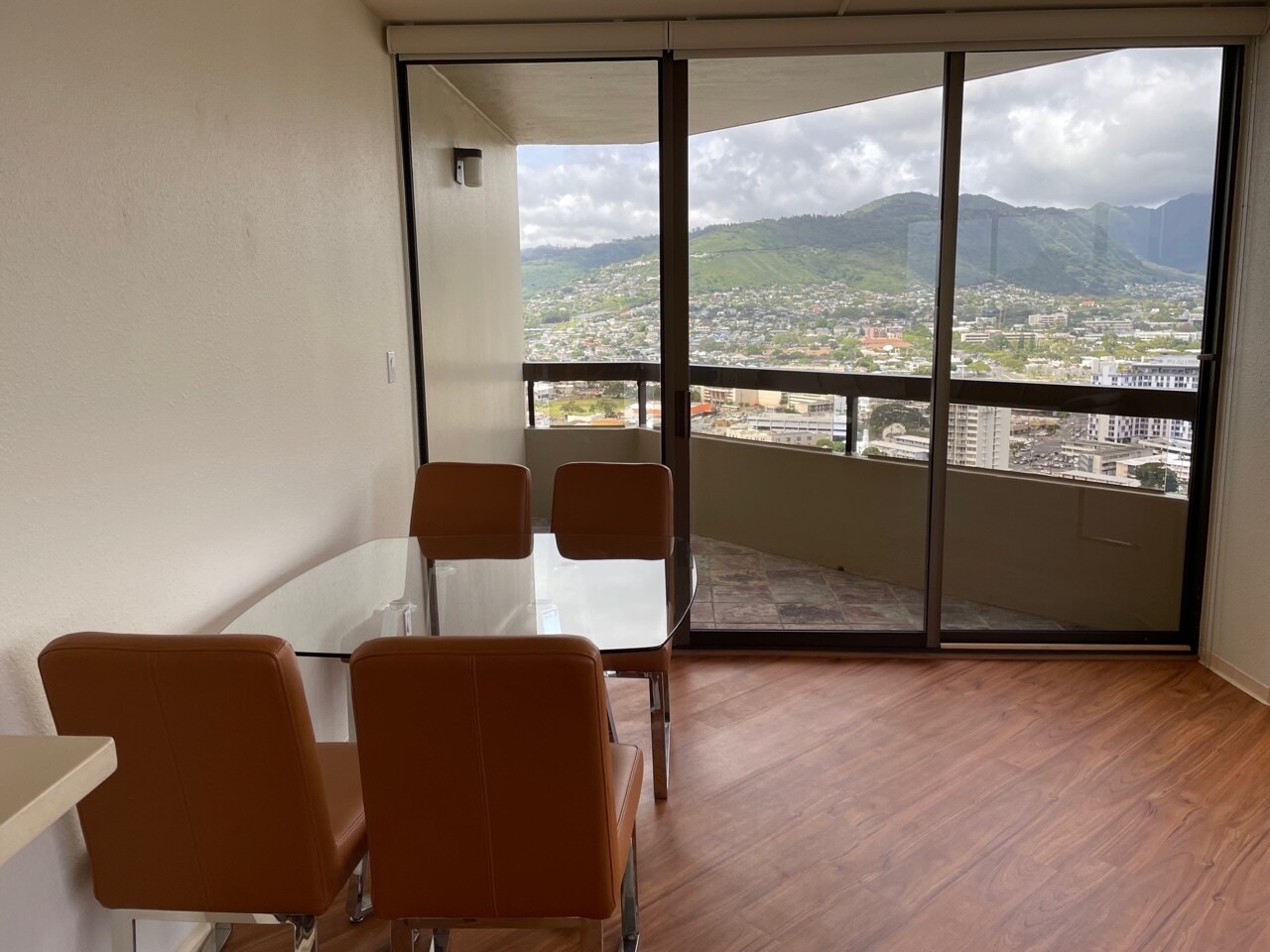 Building Photo - 2499 Kapiolani Blvd