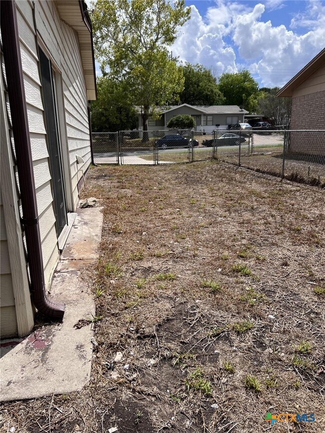 Building Photo - 2104 Terrace Dr