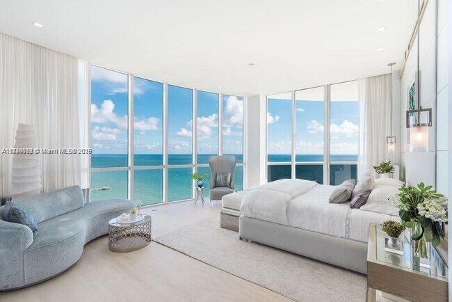 Primary Photo - 16001 Collins Ave
