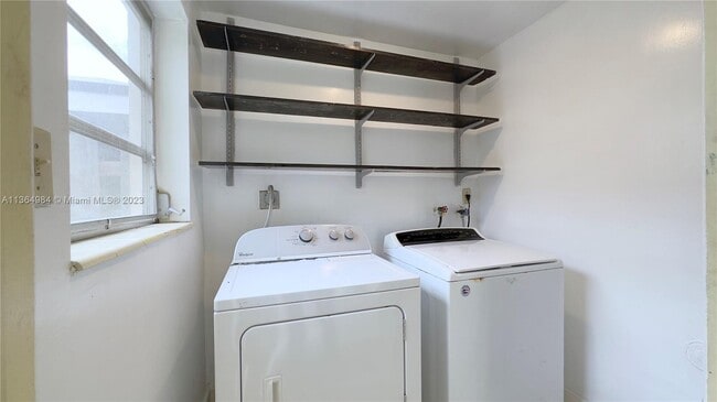 Building Photo - 8483 SW 137th Ave