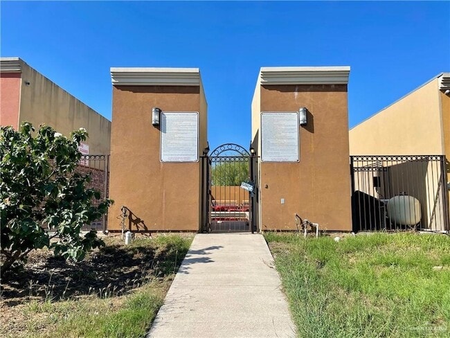 Building Photo - 3120 Regal Dr