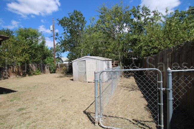 Building Photo - Bright and Open 3 Bedroom Home in Cove!
