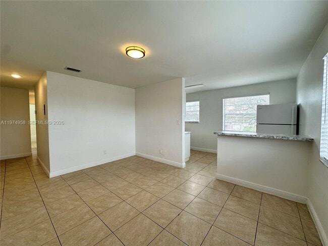 Building Photo - 5621 SW 36th Ct