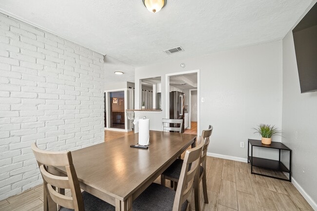 Building Photo - 9907 Towne Tower Ln