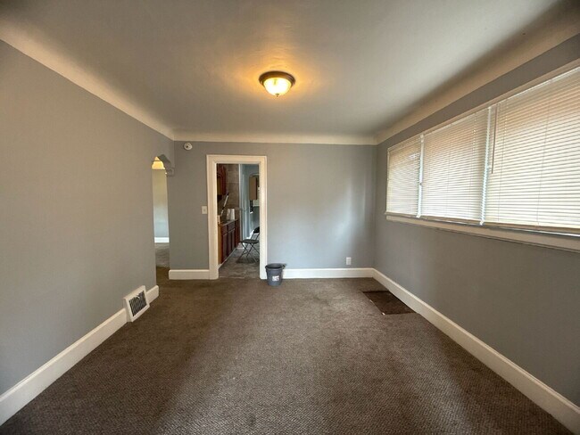 Building Photo - 3-Bedroom Home in Detroit with Spacious La...