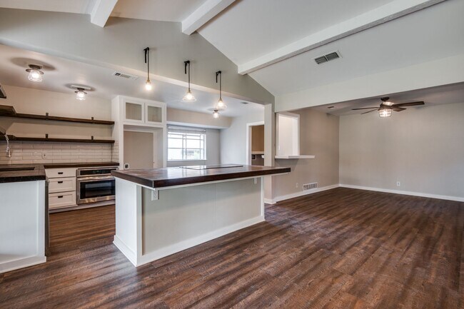 Building Photo - Stylish Home with Big Backyard in Prime Lo...
