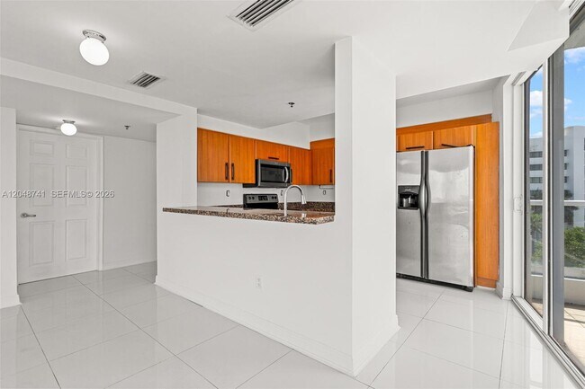 Building Photo - 6362 Collins Ave