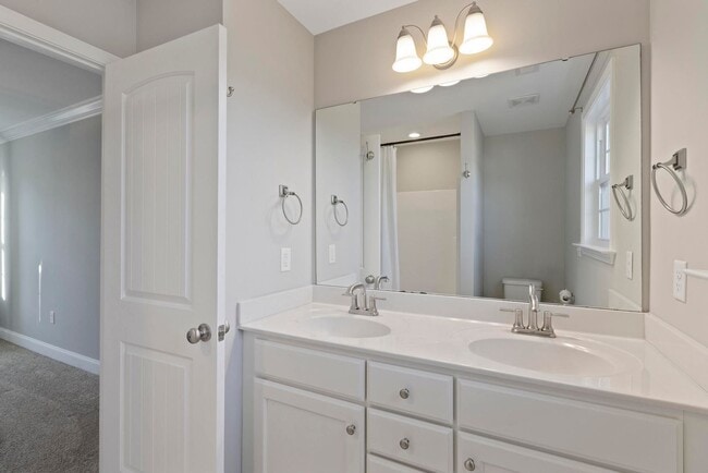 Building Photo - Close to Air Station/Camp Lejeune