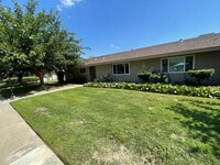 Building Photo - 3 bedroom single story condo!