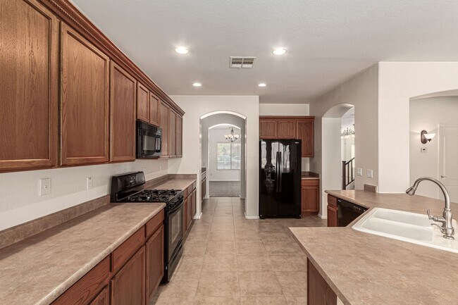 Building Photo - Chandler 4 Bedroom - 2.5 Bathroom with Pri...