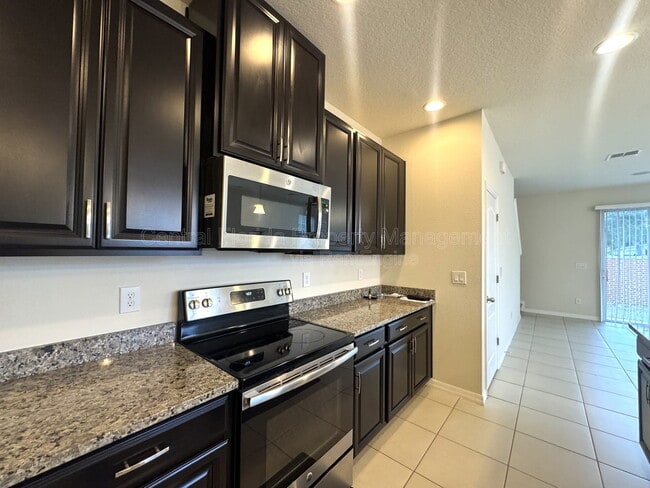 Building Photo - 590 Prospect Point