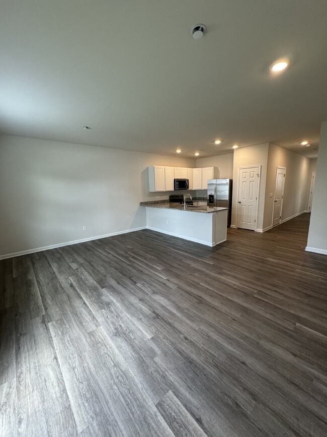 Building Photo - Brand New built townhome in a new communit...