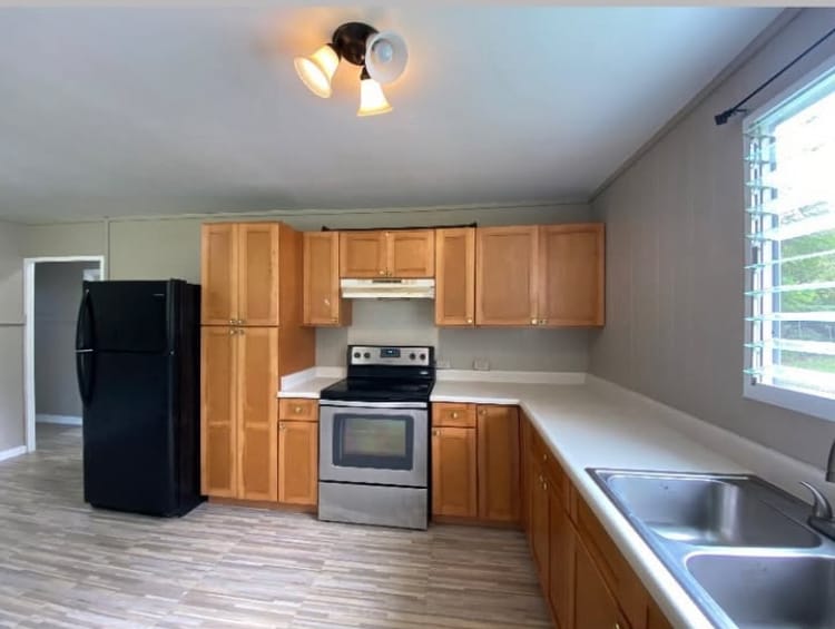 Primary Photo - 45-579-579 Loke St