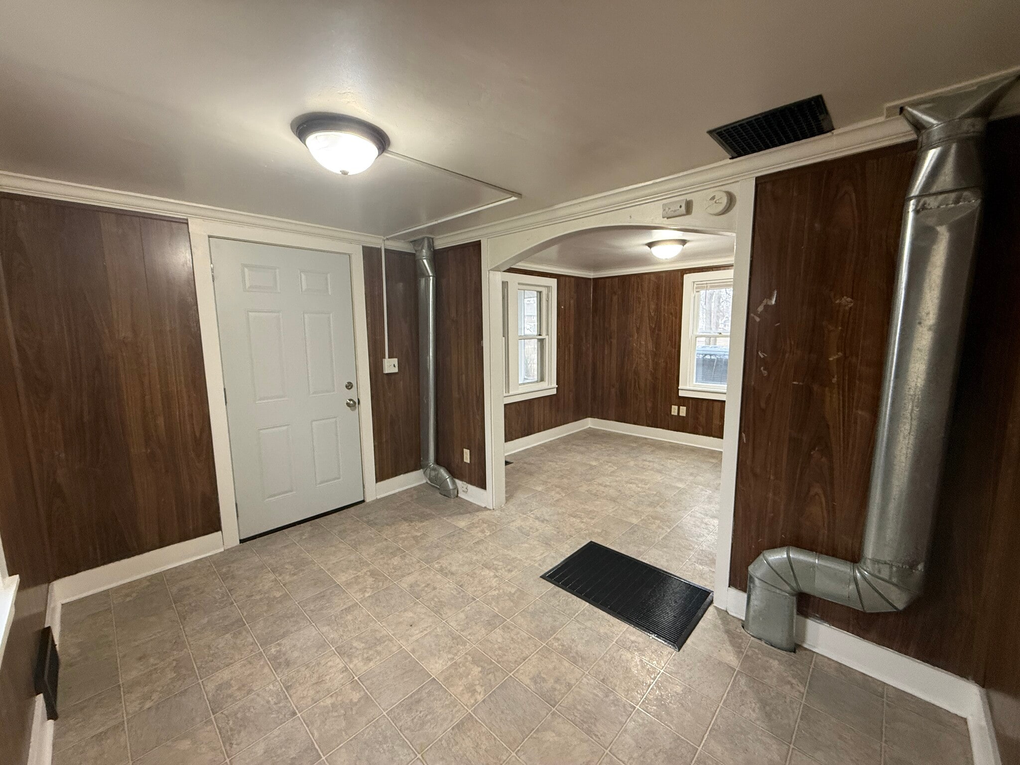 Building Photo - 1324 Kenwood Ave