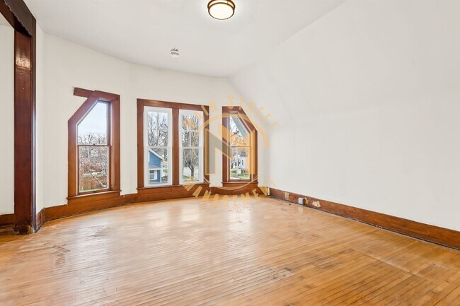 Building Photo - 503 N Michigan St