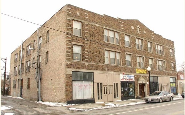Building Photo - 211-17 E 71st Chicago, IL 60619