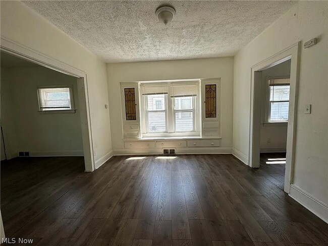 Building Photo - 13214 Svec Ave