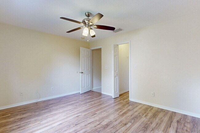 Building Photo - 967 SE Browning Ave