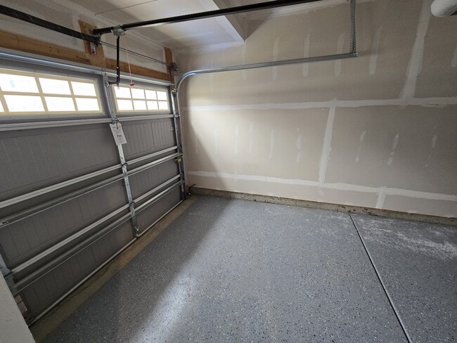 Building Photo - 1609 Whistling Rd