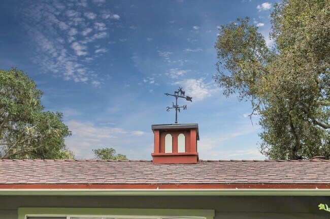 Building Photo - 1087 Lariat Ln
