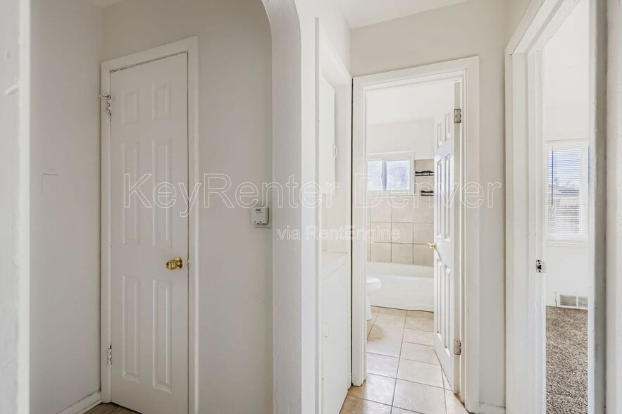 Building Photo - 3233 N Steele St