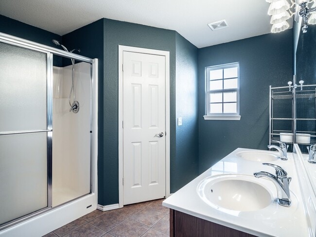 Building Photo - 440 Spicewood Trail