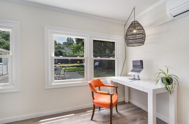 Building Photo - Alta Heights Beautifully Renovated Cottage