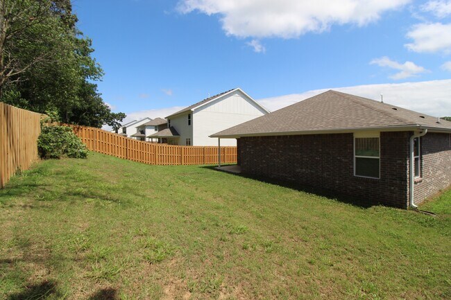 Building Photo - 1450 Ari Ave