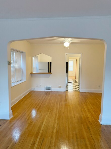 Building Photo - 3752 18th Ave S