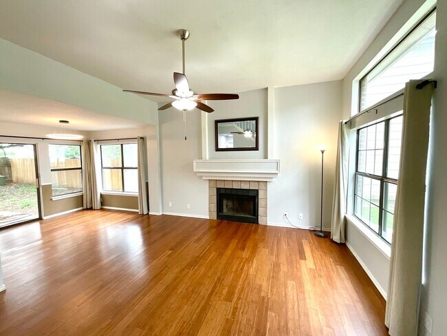 Building Photo - 2-Story 3 Bedroom / 2.5 Bath Home Near Lackland AFB!