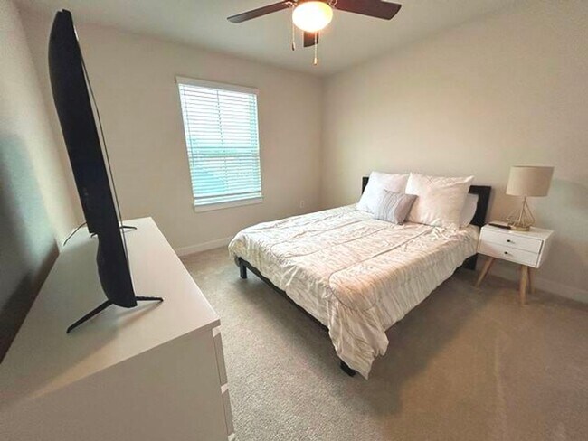 Building Photo - Beautiful Home in Moyock Subdivision - Min...