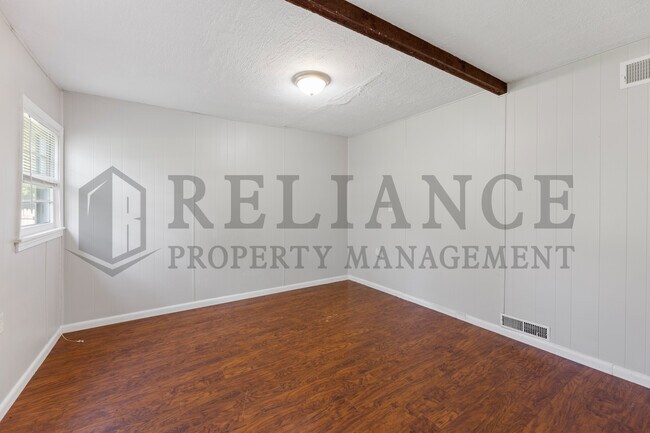 Building Photo - 1108 W 17th St N