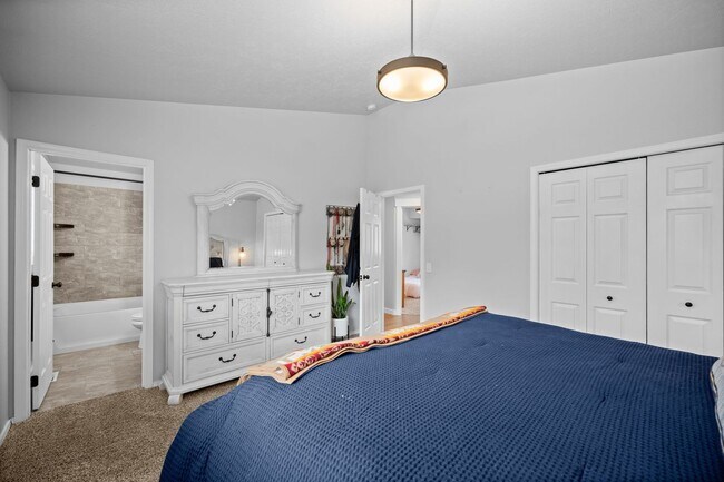 Building Photo - Gorgeous Liberty Lake 5 Bedroom Home!